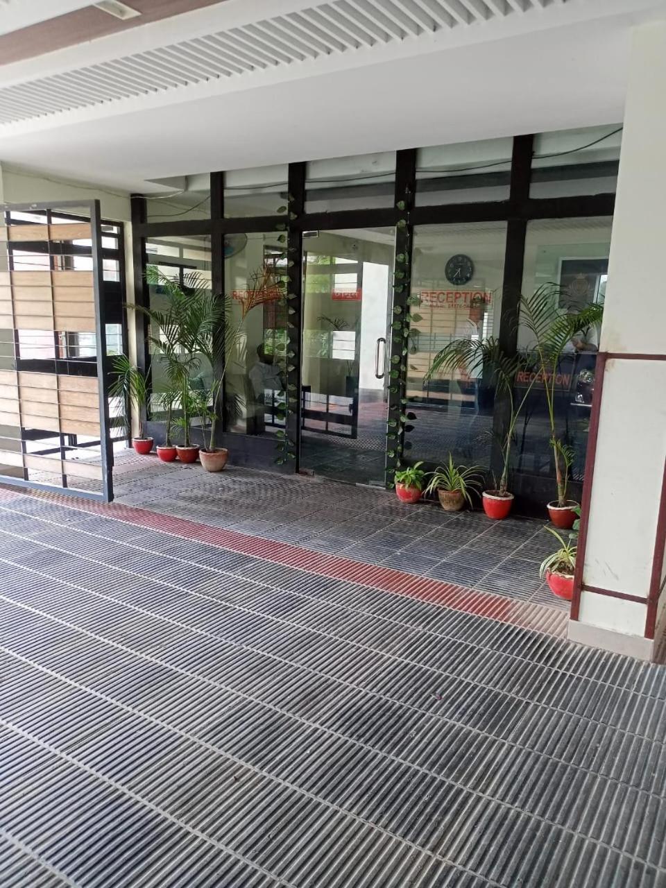 Rose Garden Guest House Khulna ภายนอก รูปภาพ